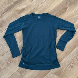 Athleta long sleeve shirt with ruching • Size M
